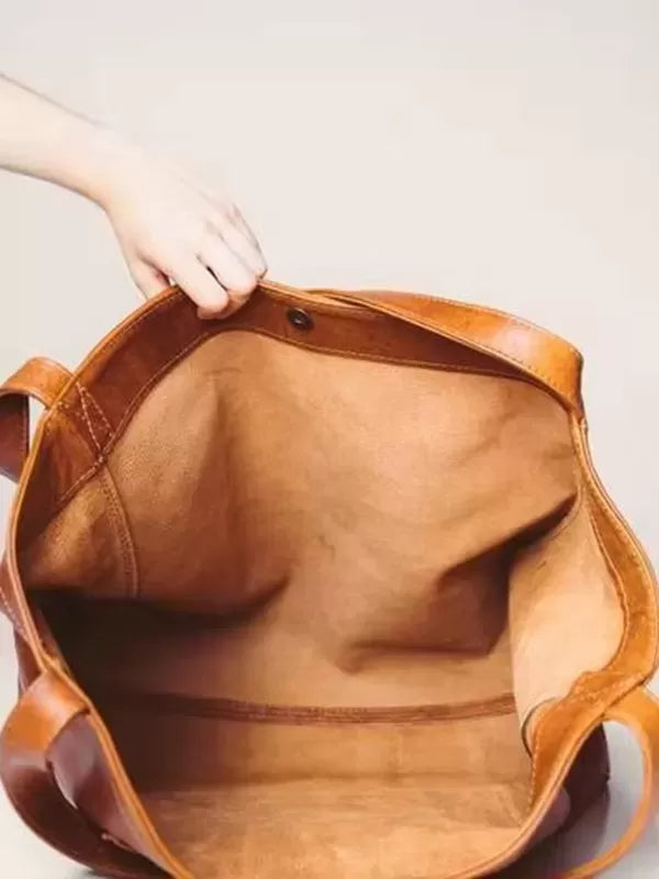 Leather large capacity tote bag