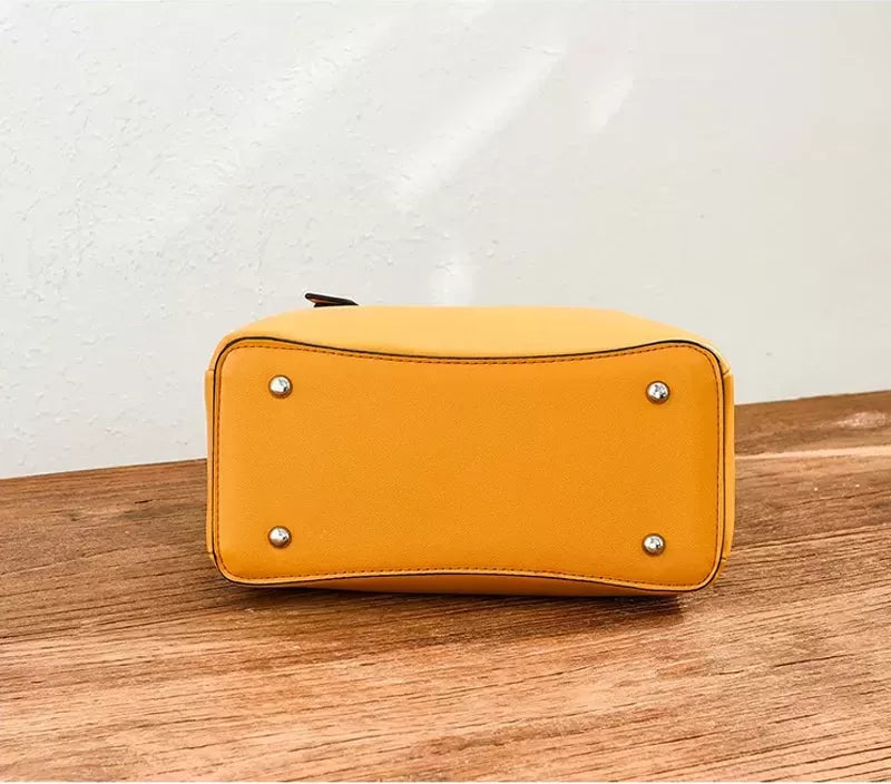 Stylish leather shoulder bag
