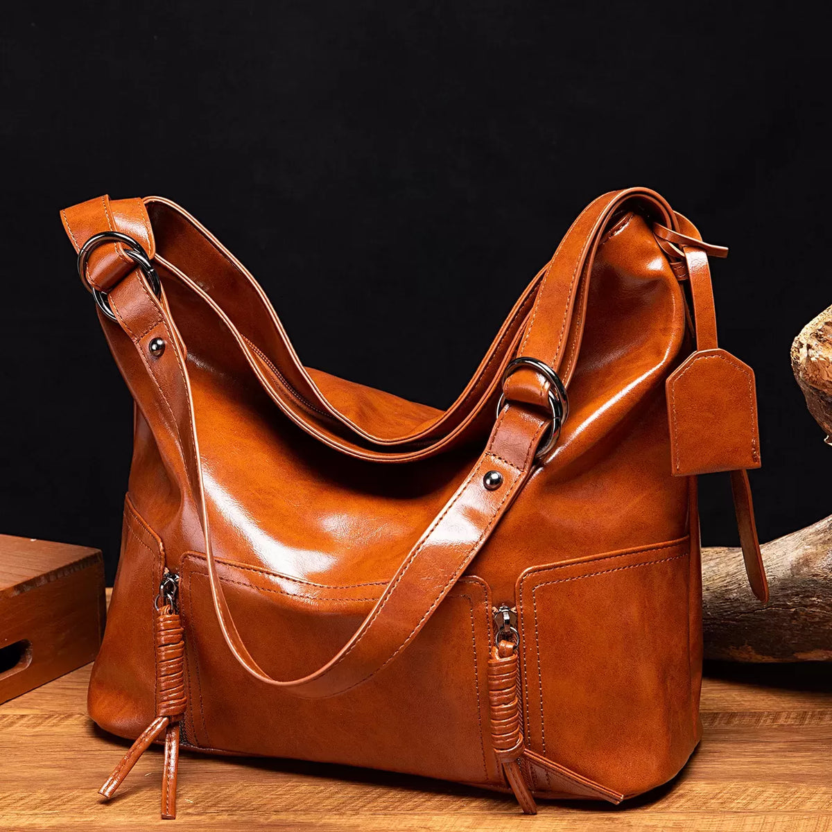 Retro versatile large capacity leather bag
