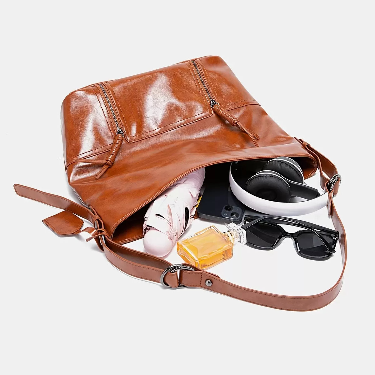 Retro versatile large capacity leather bag